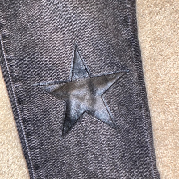 BlankNYC The Madison Crop - Picture 2 of 4